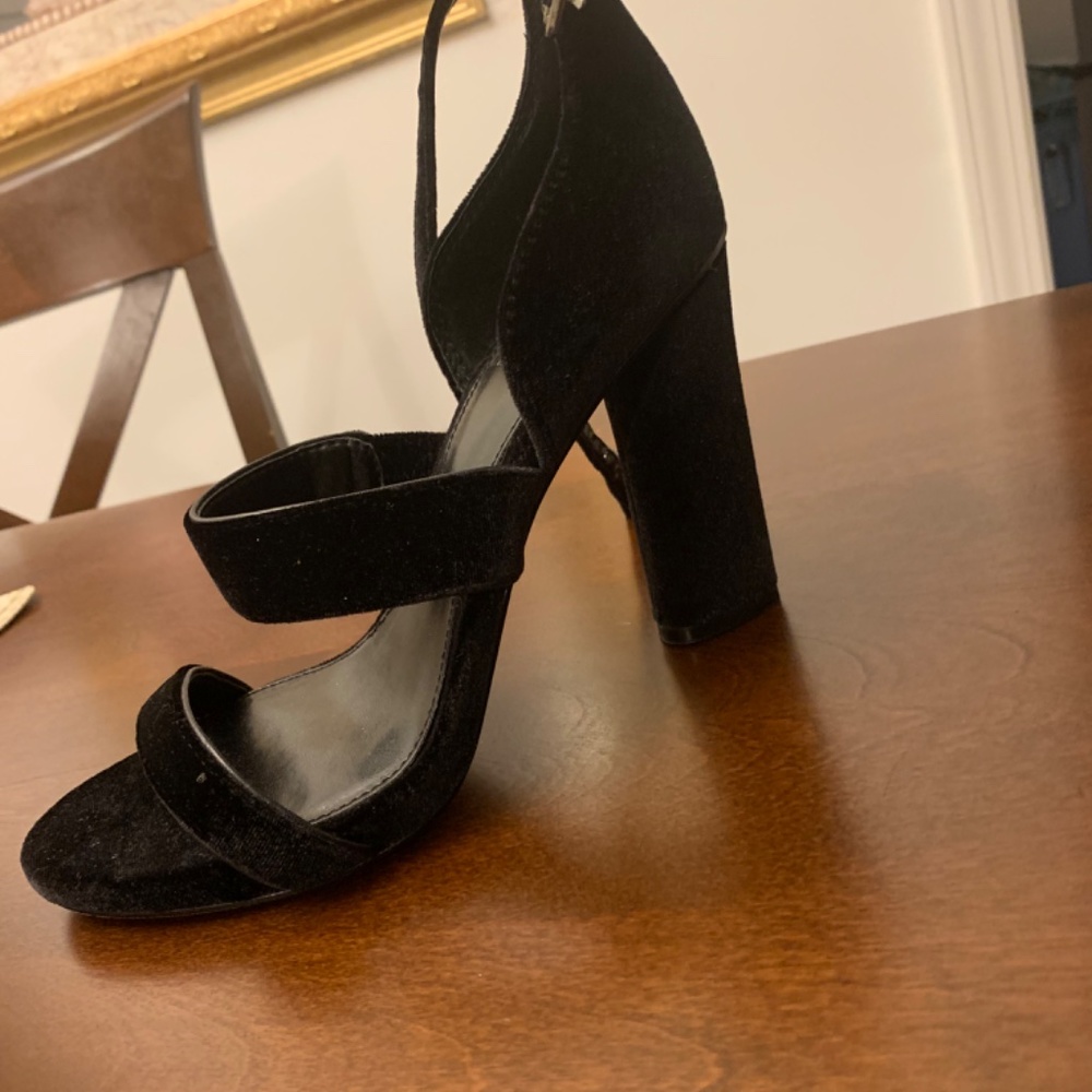 Vince Camuto suede open toe sandals - Picture 3 of 6